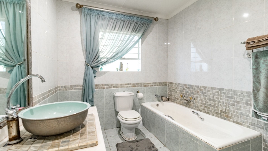 5 Bedroom Property for Sale in Van Riebeeck Park Gauteng