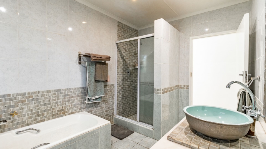 5 Bedroom Property for Sale in Van Riebeeck Park Gauteng