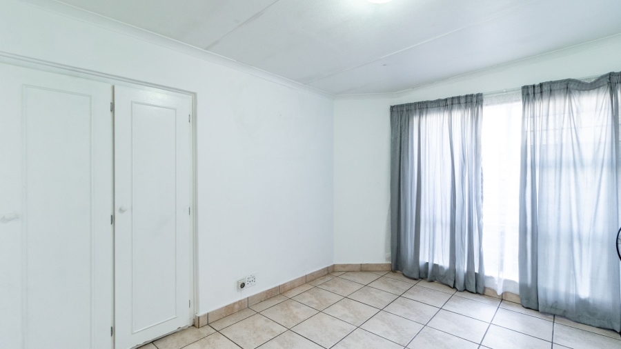 5 Bedroom Property for Sale in Van Riebeeck Park Gauteng