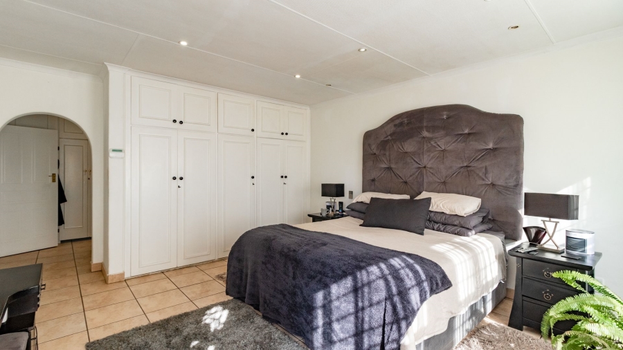 5 Bedroom Property for Sale in Van Riebeeck Park Gauteng