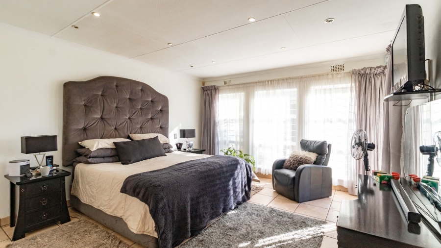 5 Bedroom Property for Sale in Van Riebeeck Park Gauteng