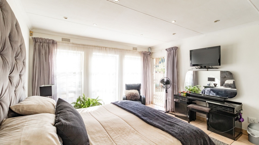 5 Bedroom Property for Sale in Van Riebeeck Park Gauteng