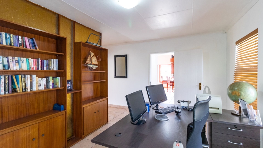 5 Bedroom Property for Sale in Van Riebeeck Park Gauteng