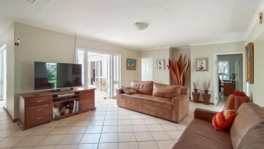 To Let 3 Bedroom Property for Rent in Silver Lakes Golf Estate Gauteng