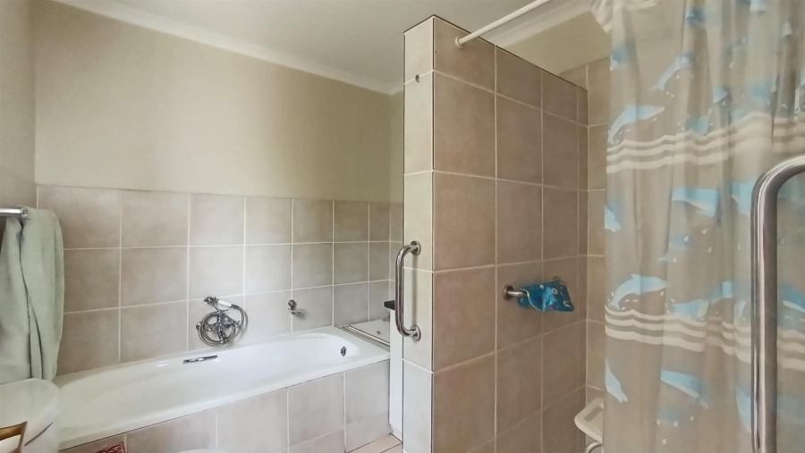 To Let 3 Bedroom Property for Rent in Silver Lakes Golf Estate Gauteng