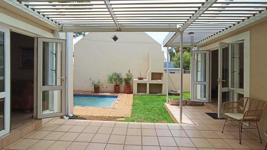 To Let 3 Bedroom Property for Rent in Silver Lakes Golf Estate Gauteng