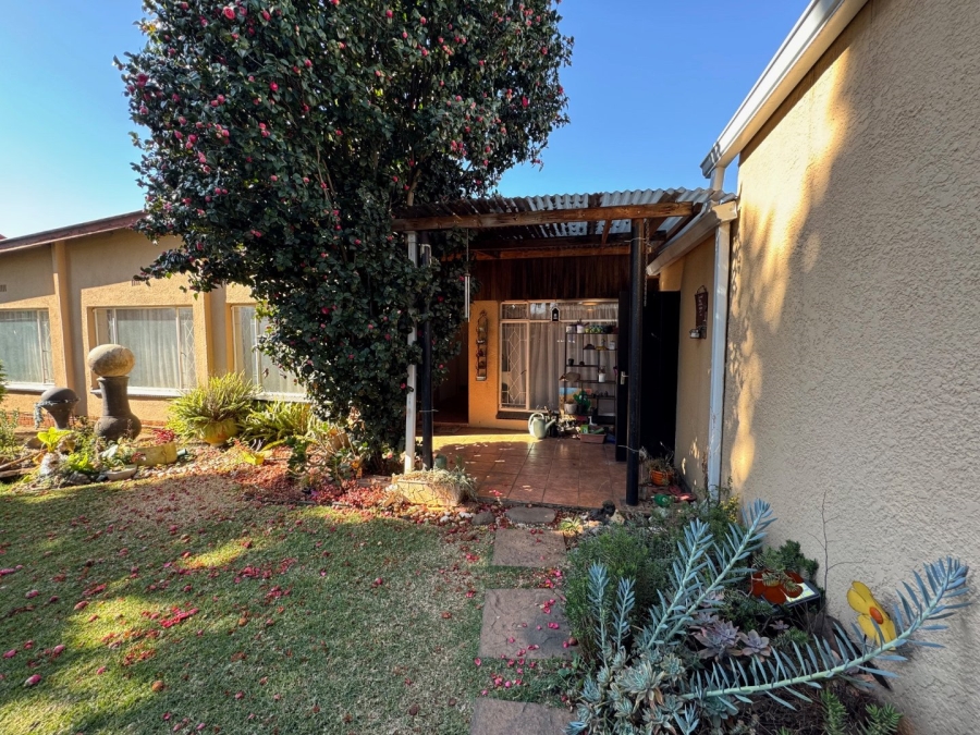 4 Bedroom Property for Sale in Birchleigh Gauteng