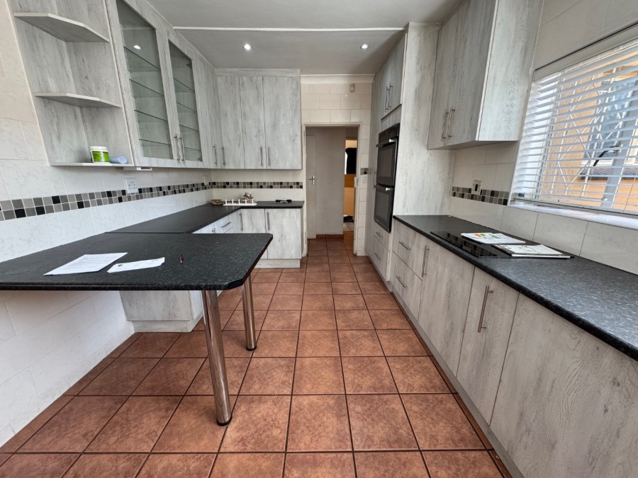 4 Bedroom Property for Sale in Birchleigh Gauteng