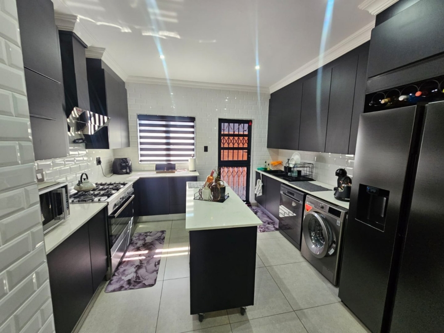 3 Bedroom Property for Sale in Raslouw Gauteng