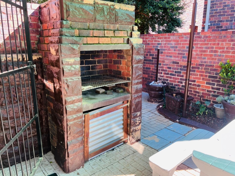 To Let 2 Bedroom Property for Rent in Weltevreden Park Gauteng