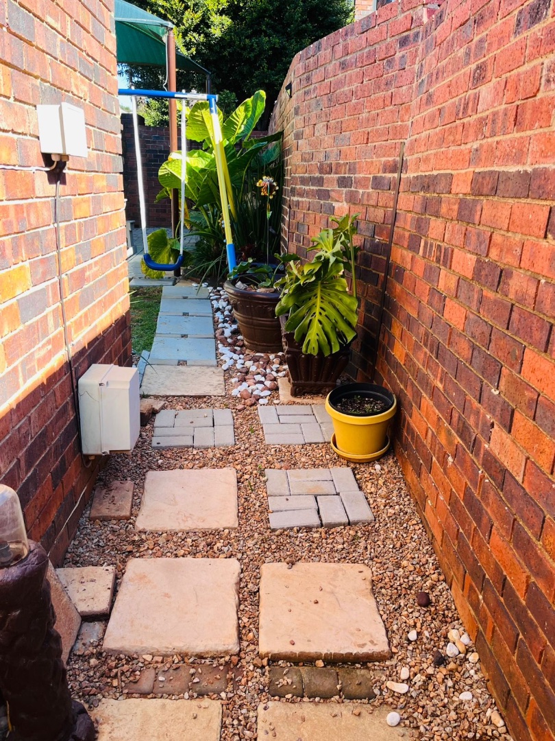 To Let 2 Bedroom Property for Rent in Weltevreden Park Gauteng