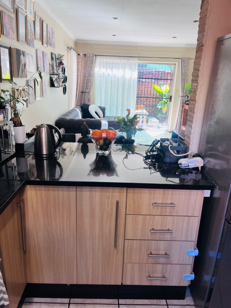 To Let 2 Bedroom Property for Rent in Weltevreden Park Gauteng