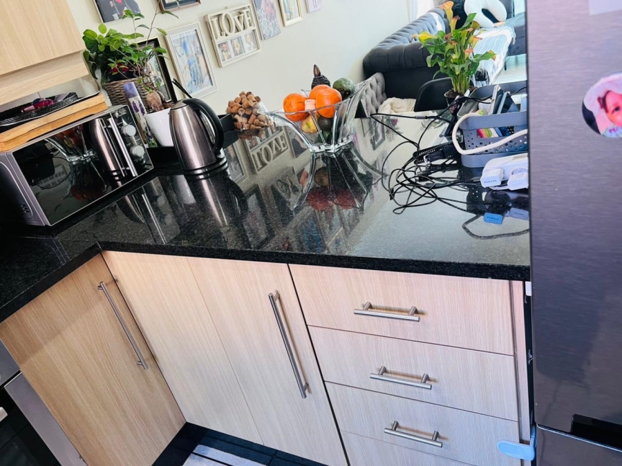 To Let 2 Bedroom Property for Rent in Weltevreden Park Gauteng