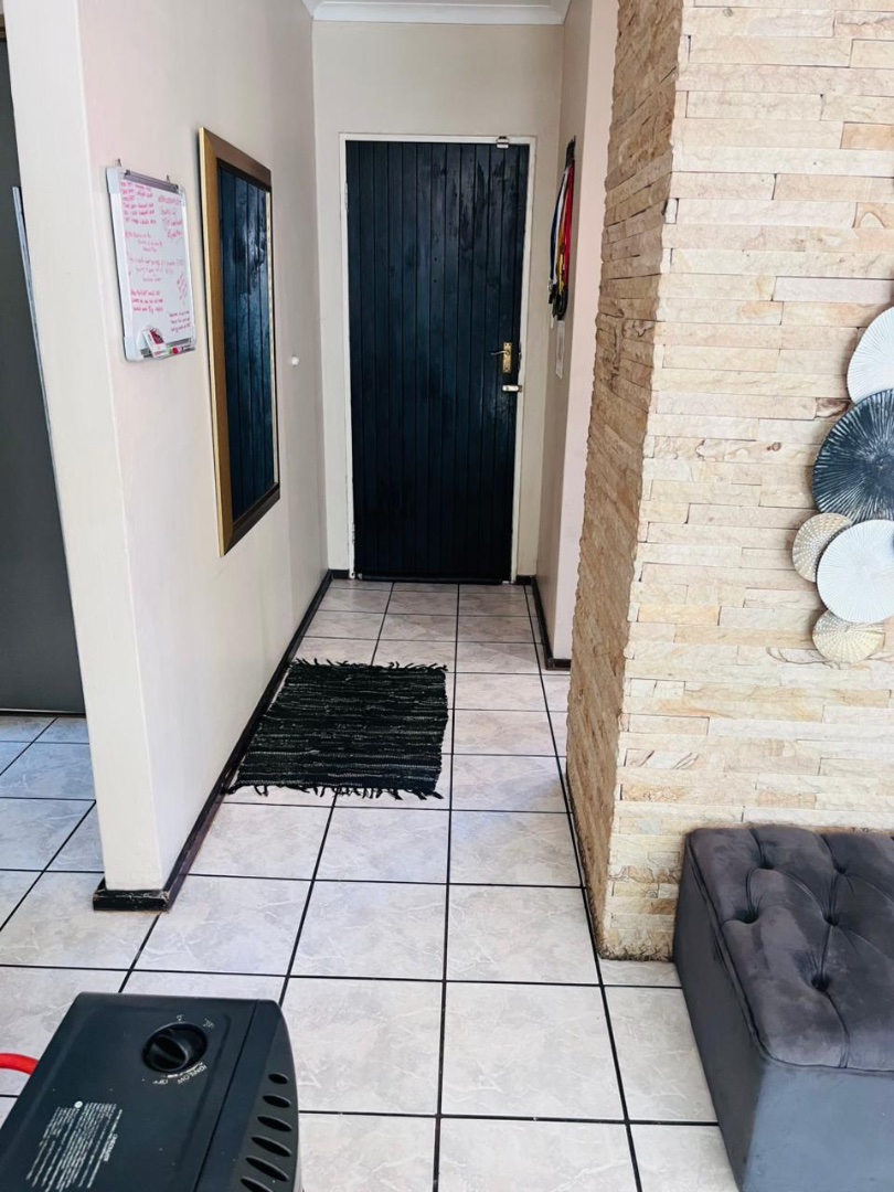 To Let 2 Bedroom Property for Rent in Weltevreden Park Gauteng