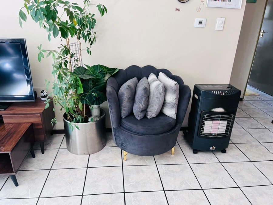 To Let 2 Bedroom Property for Rent in Weltevreden Park Gauteng