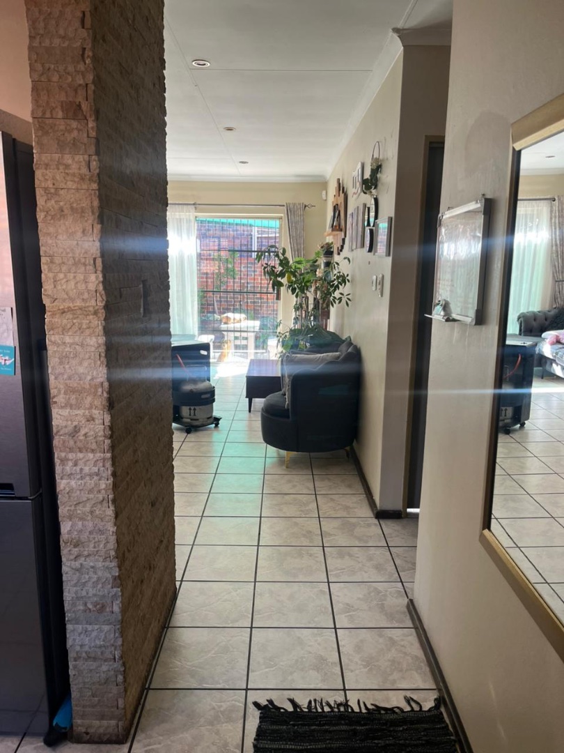 To Let 2 Bedroom Property for Rent in Weltevreden Park Gauteng