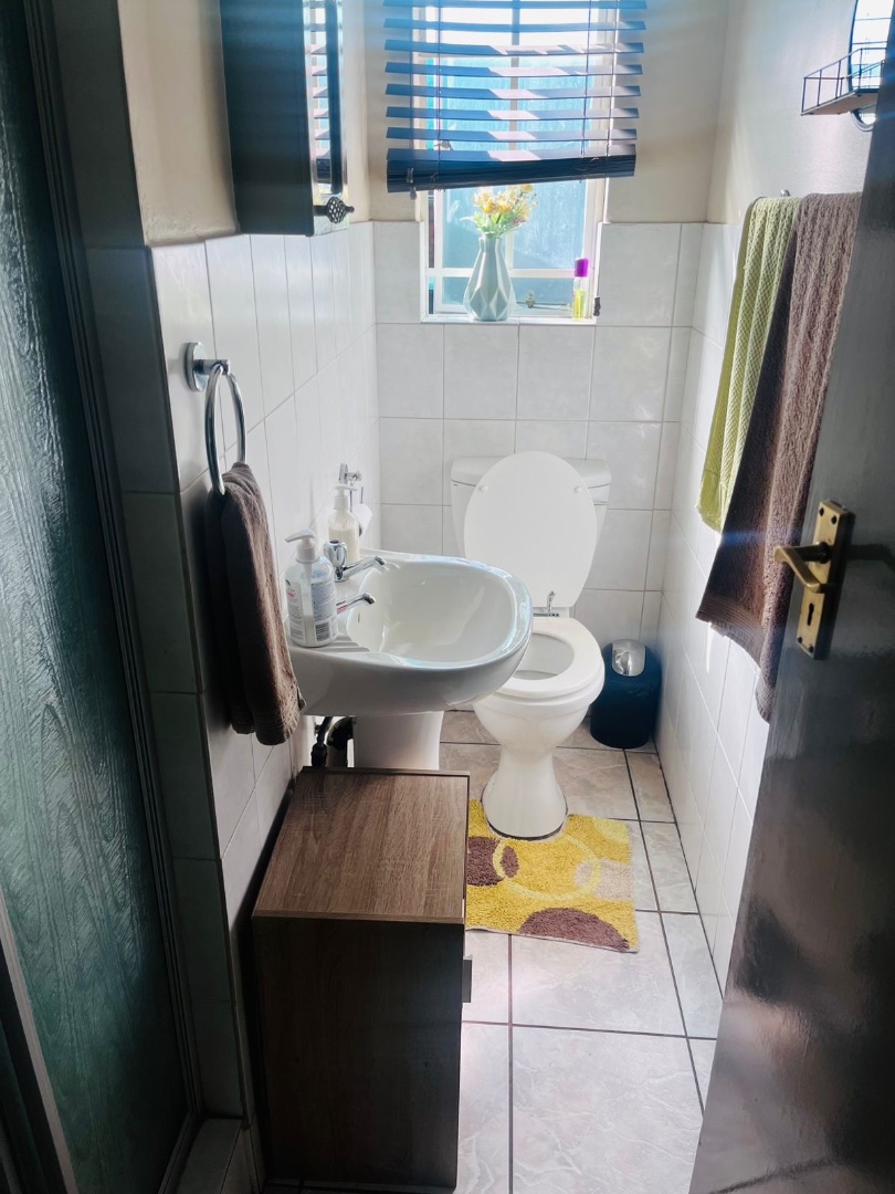 To Let 2 Bedroom Property for Rent in Weltevreden Park Gauteng