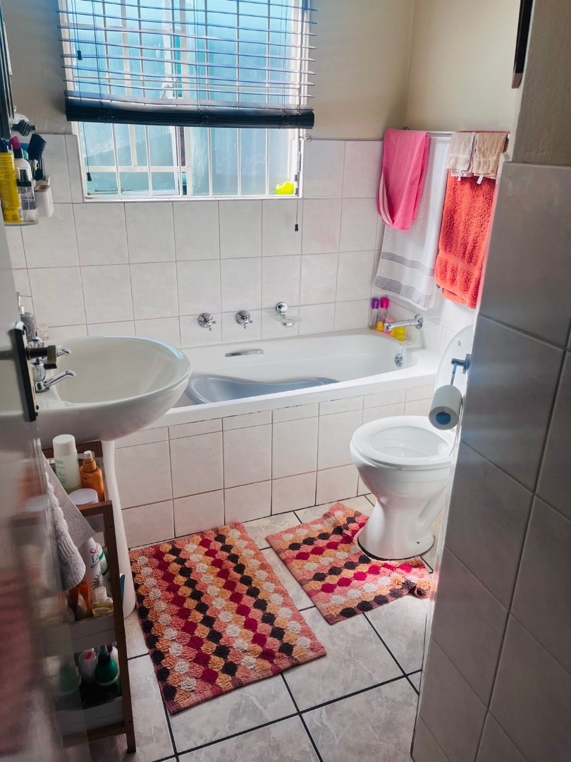To Let 2 Bedroom Property for Rent in Weltevreden Park Gauteng