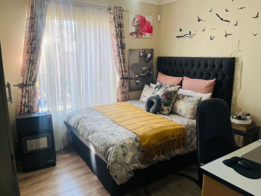 To Let 2 Bedroom Property for Rent in Weltevreden Park Gauteng