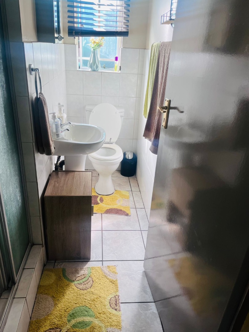 To Let 2 Bedroom Property for Rent in Weltevreden Park Gauteng