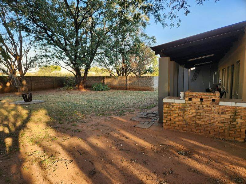 To Let 4 Bedroom Property for Rent in Tarlton Gauteng