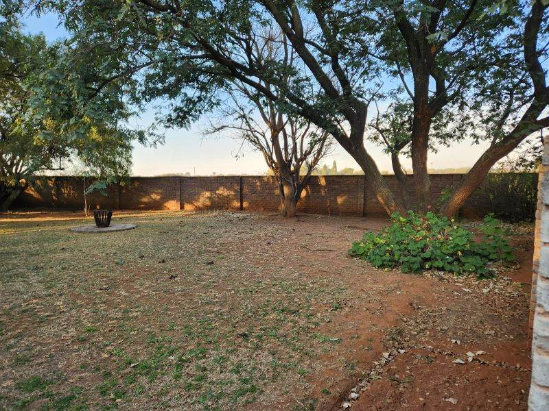 To Let 4 Bedroom Property for Rent in Tarlton Gauteng