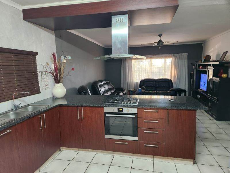 To Let 4 Bedroom Property for Rent in Tarlton Gauteng