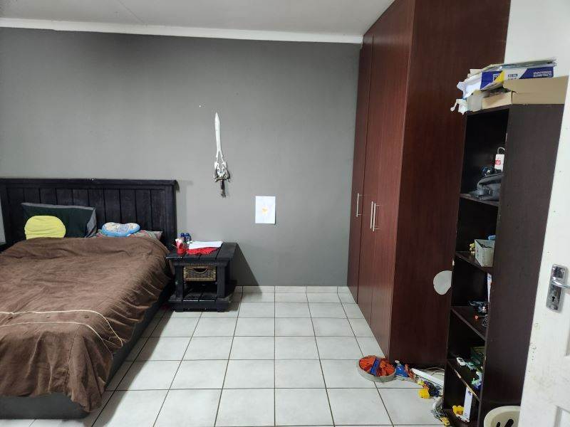 To Let 4 Bedroom Property for Rent in Tarlton Gauteng