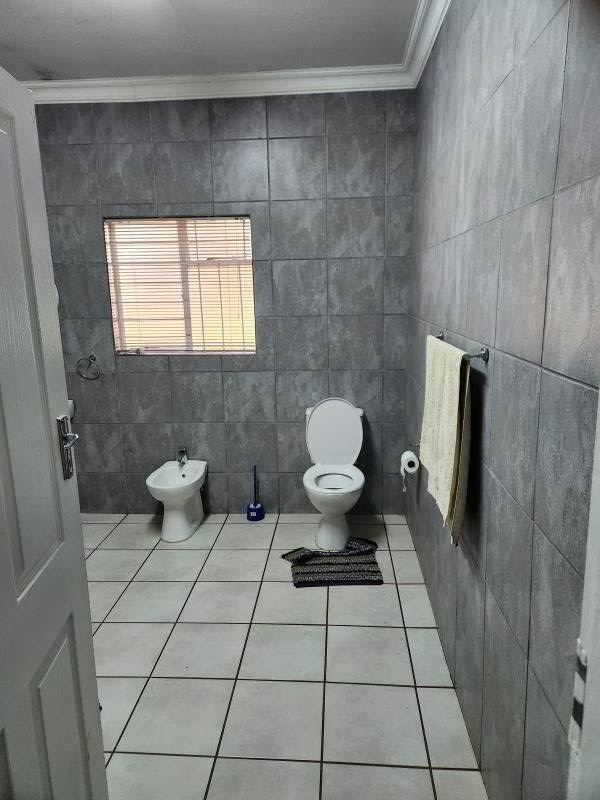 To Let 4 Bedroom Property for Rent in Tarlton Gauteng