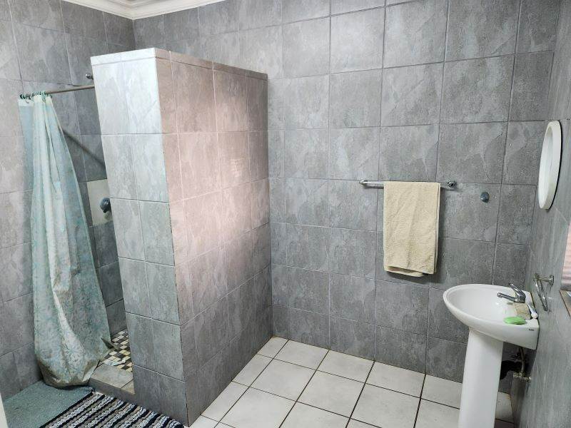 To Let 4 Bedroom Property for Rent in Tarlton Gauteng
