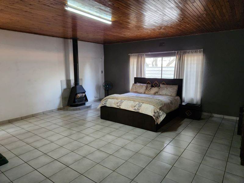 To Let 4 Bedroom Property for Rent in Tarlton Gauteng