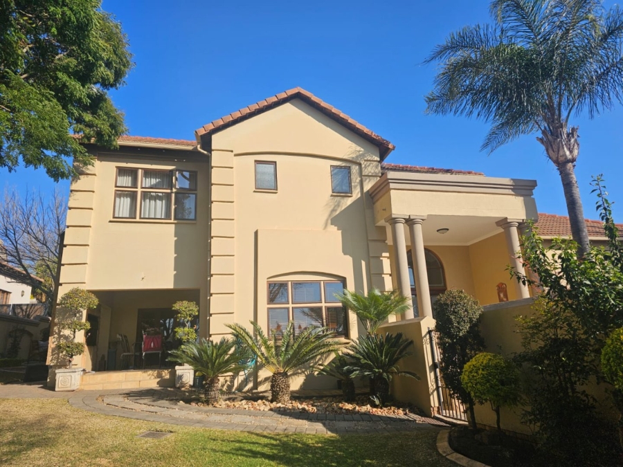 5 Bedroom Property for Sale in Moreleta Park Gauteng
