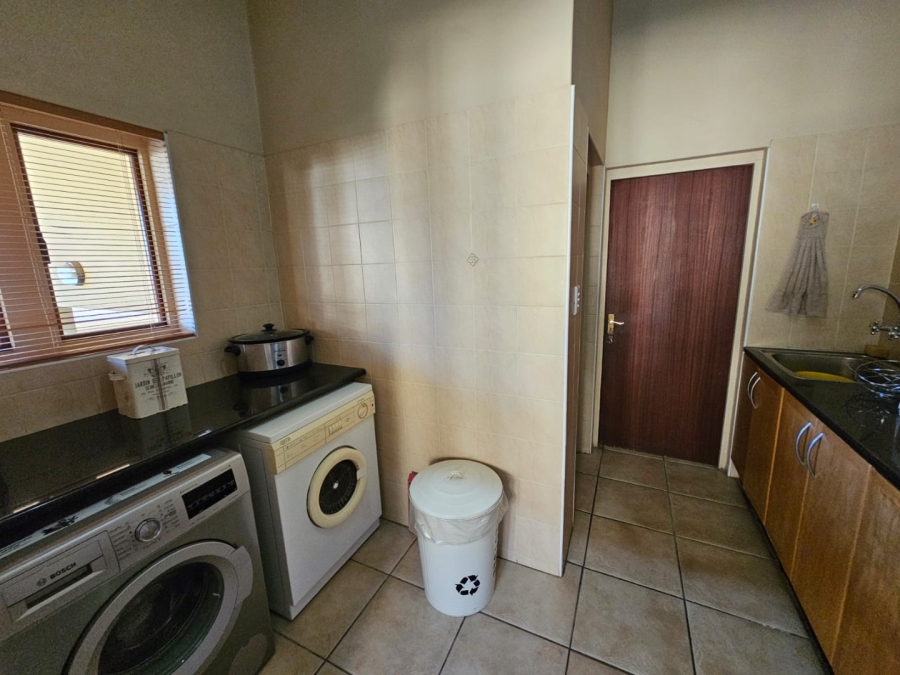 5 Bedroom Property for Sale in Moreleta Park Gauteng