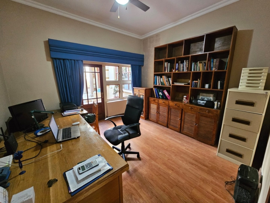 5 Bedroom Property for Sale in Moreleta Park Gauteng