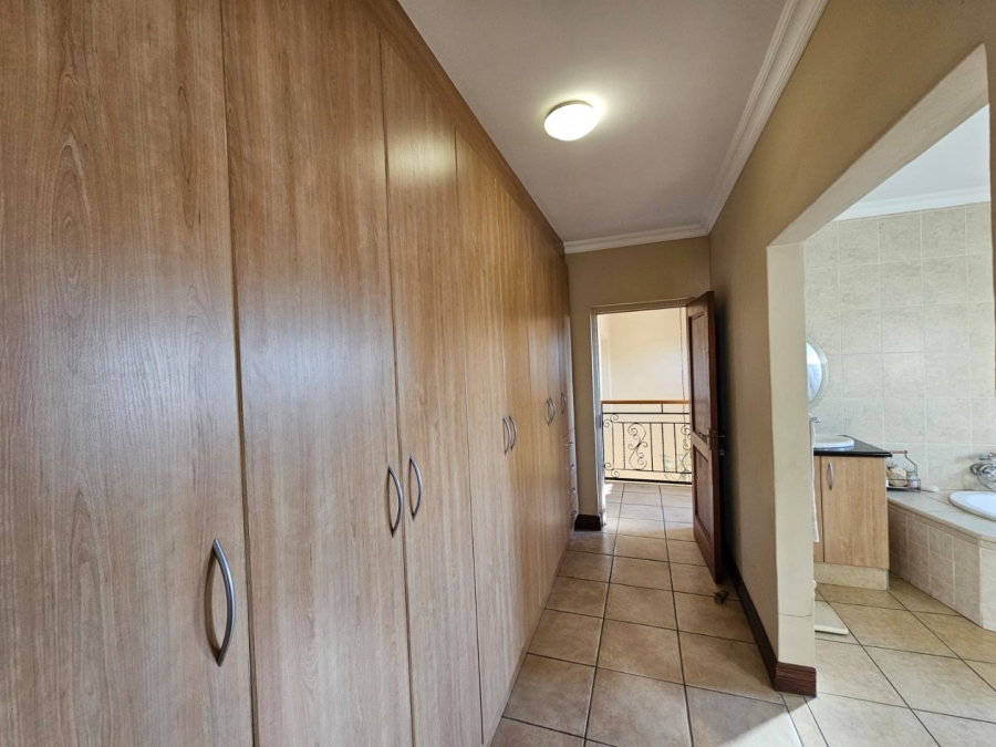 5 Bedroom Property for Sale in Moreleta Park Gauteng