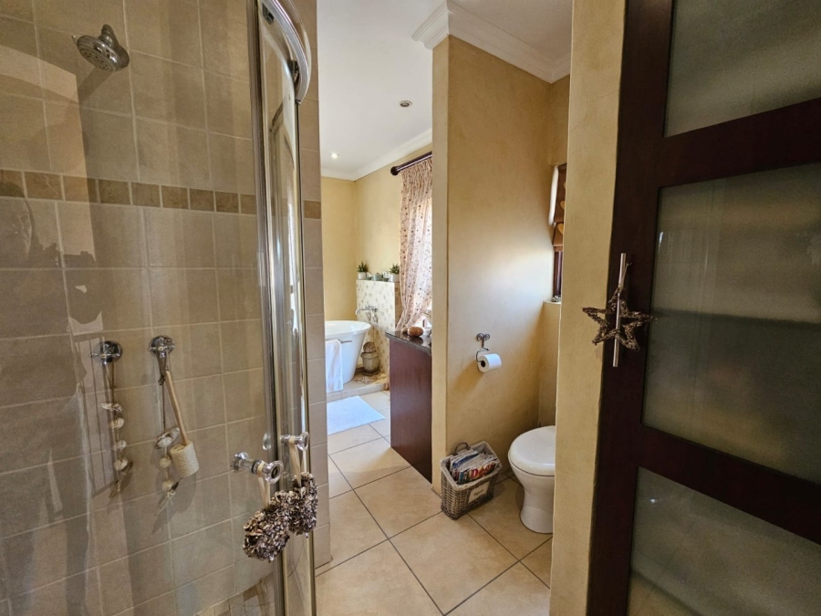 5 Bedroom Property for Sale in Moreleta Park Gauteng