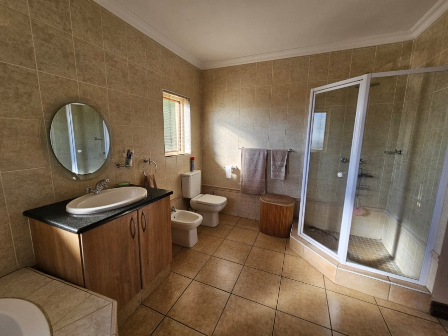 5 Bedroom Property for Sale in Moreleta Park Gauteng