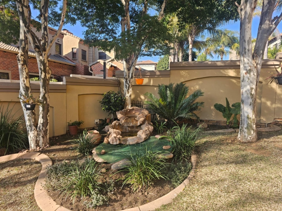 5 Bedroom Property for Sale in Moreleta Park Gauteng