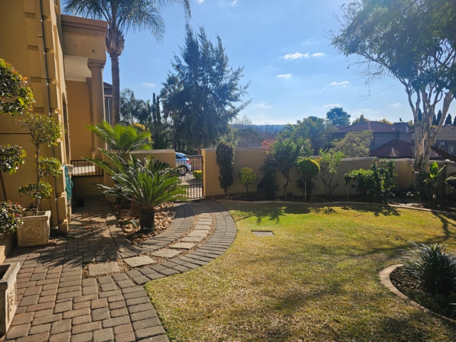 5 Bedroom Property for Sale in Moreleta Park Gauteng