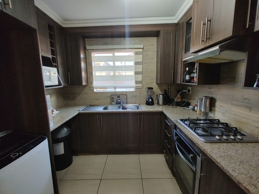 2 Bedroom Property for Sale in Andeon Gauteng