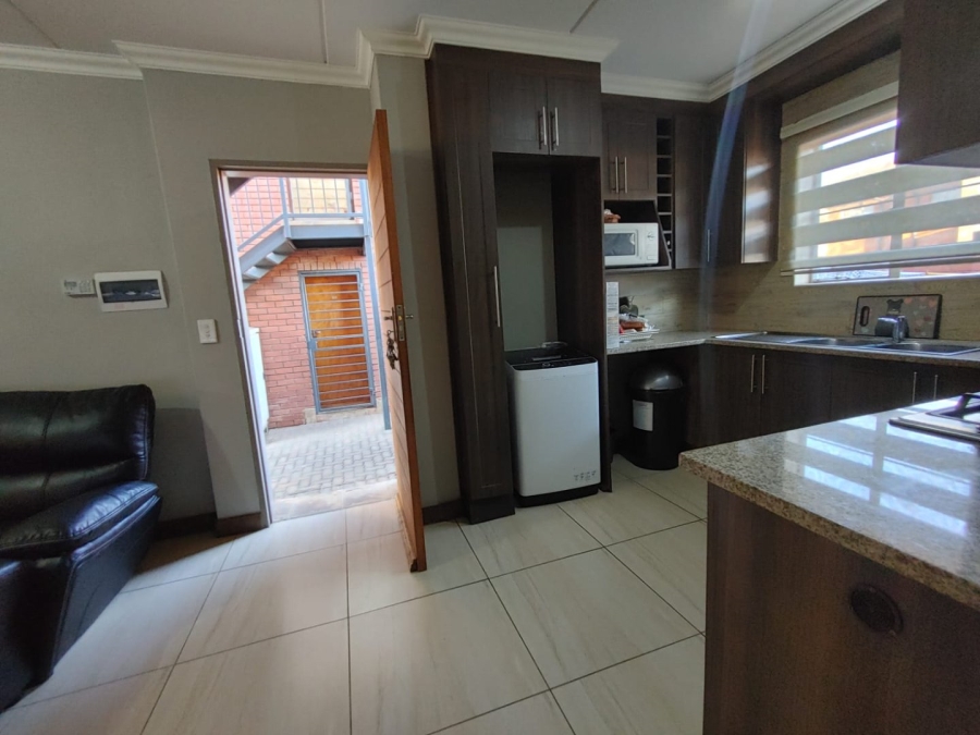 2 Bedroom Property for Sale in Andeon Gauteng