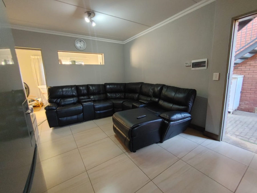 2 Bedroom Property for Sale in Andeon Gauteng