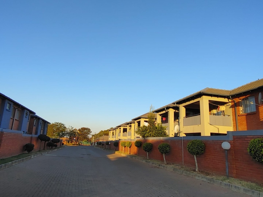 2 Bedroom Property for Sale in Andeon Gauteng
