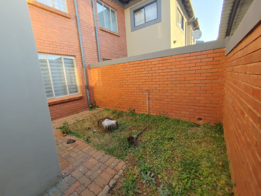 2 Bedroom Property for Sale in Andeon Gauteng