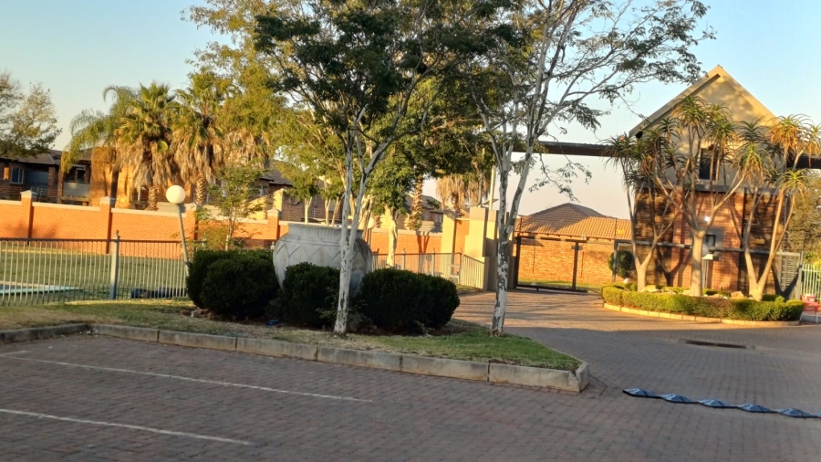 2 Bedroom Property for Sale in Andeon Gauteng