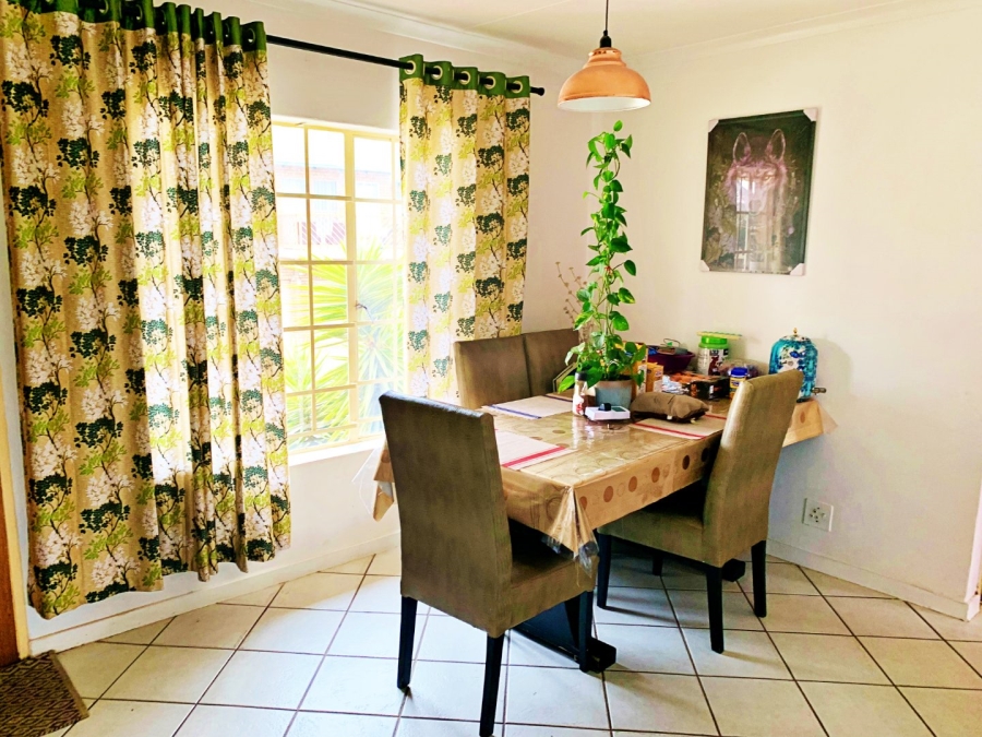 2 Bedroom Property for Sale in Amberfield Crest Estate Gauteng