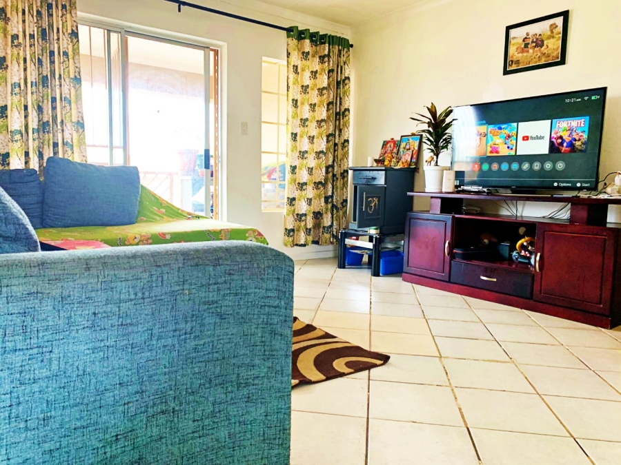 2 Bedroom Property for Sale in Amberfield Crest Estate Gauteng