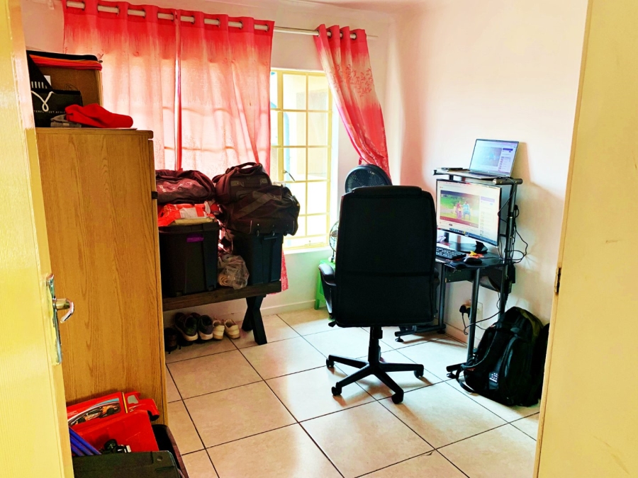2 Bedroom Property for Sale in Amberfield Crest Estate Gauteng