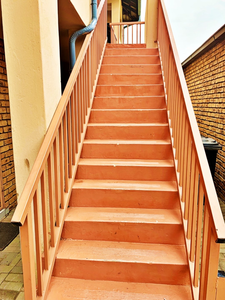 2 Bedroom Property for Sale in Amberfield Crest Estate Gauteng