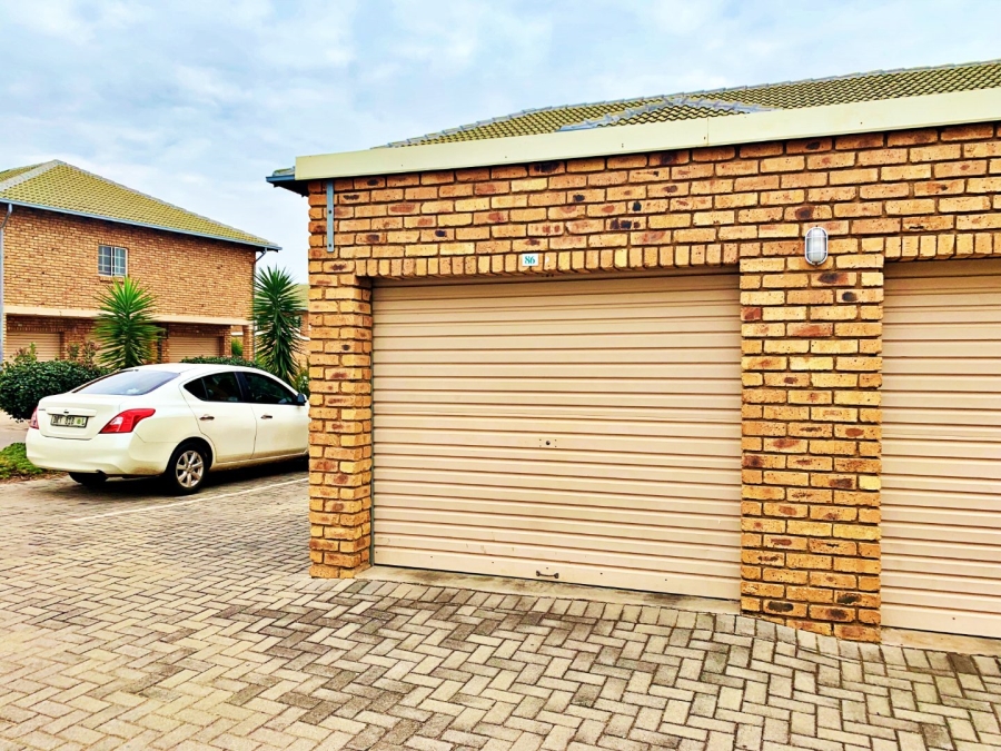 2 Bedroom Property for Sale in Amberfield Crest Estate Gauteng